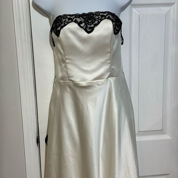 Jessica McClintock Gunne Sax Vintage Ivory Satin Elegant Strapless with Lace 5/6 - Picture 2 of 10